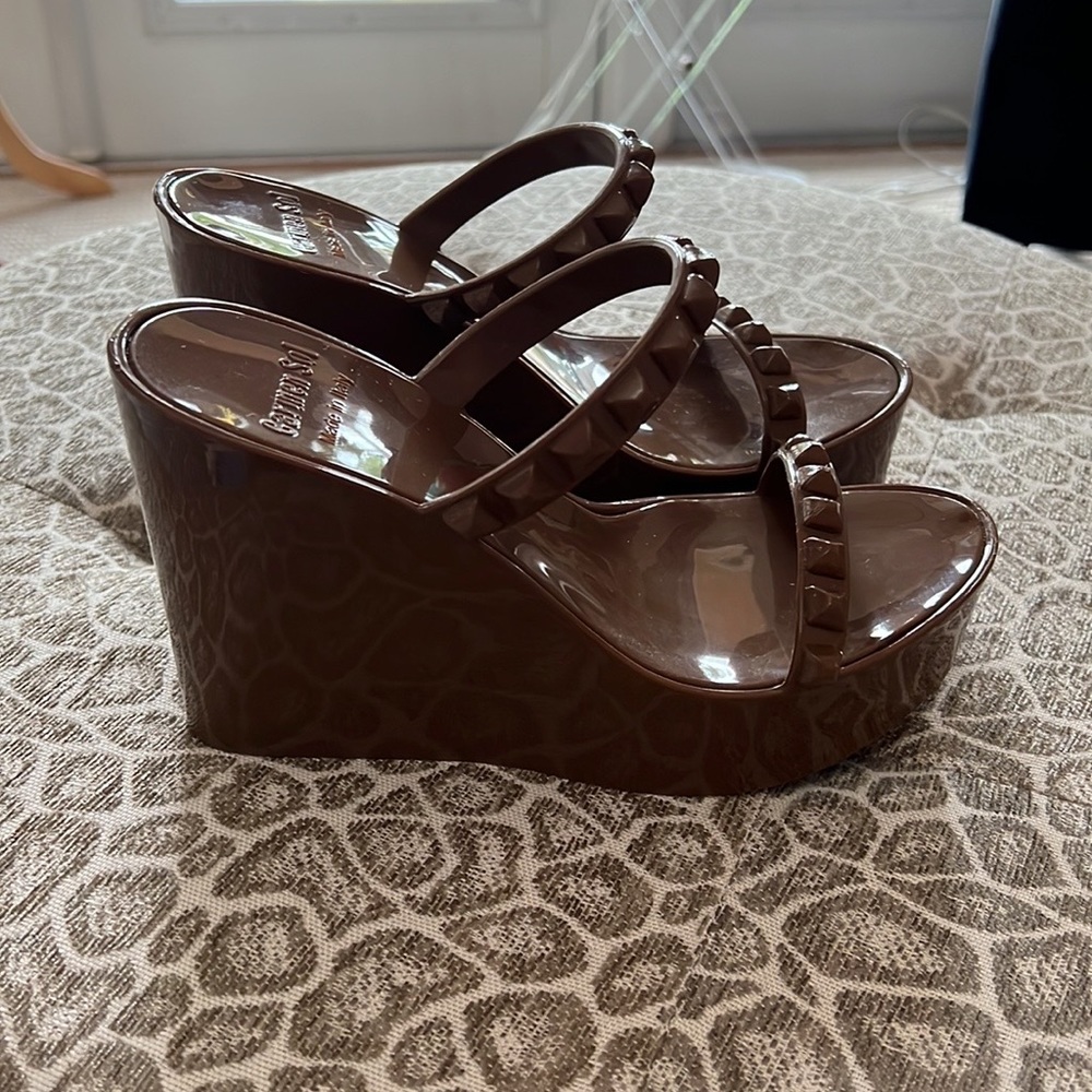 Carmen Sol Wedge
